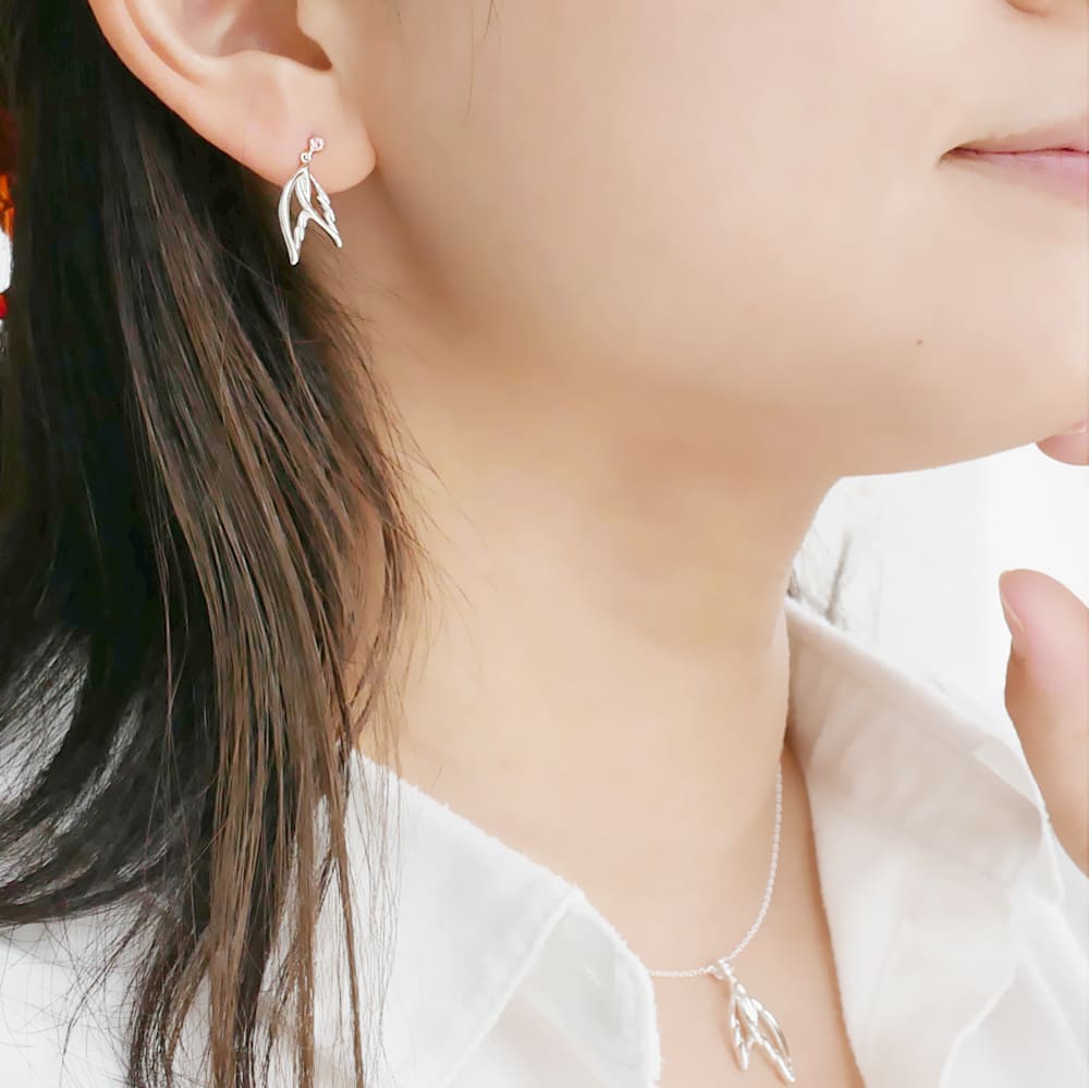 誕生石羽ピアス