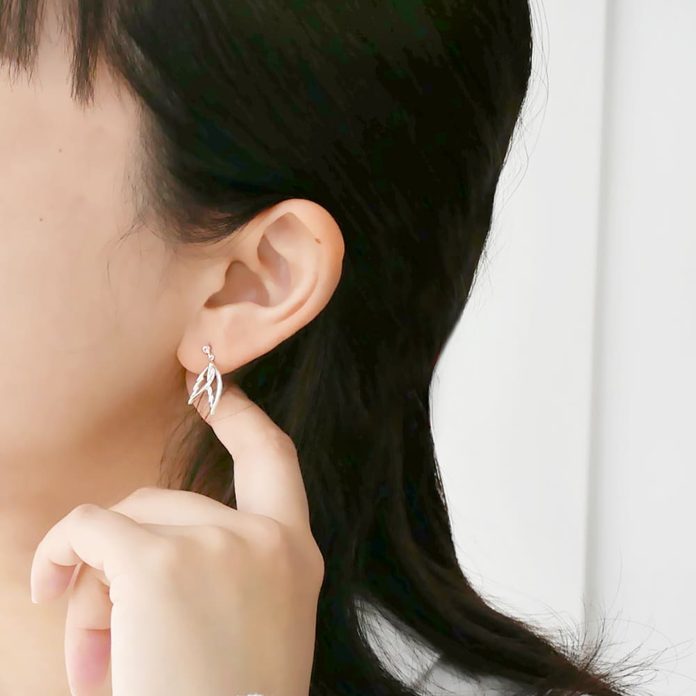 誕生石羽ピアス