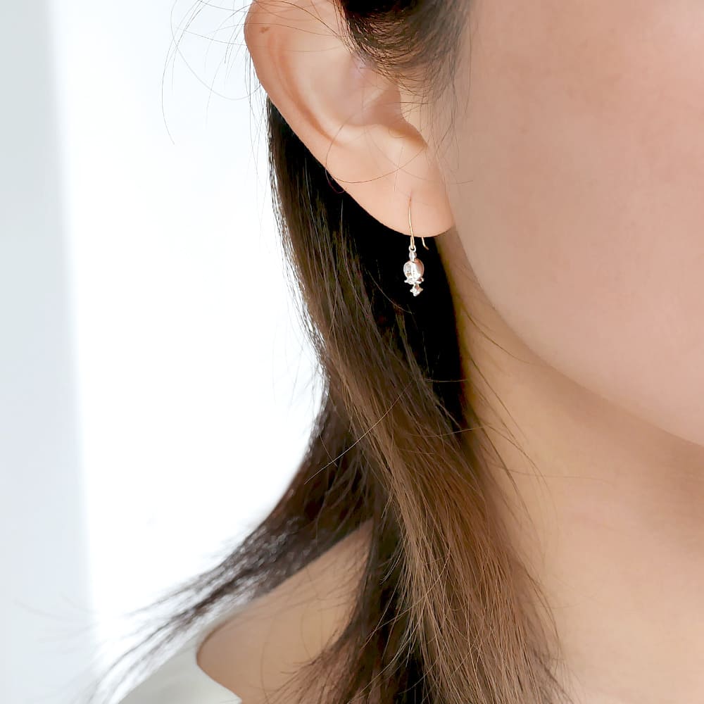 誕生石揺れるすずらんピアス