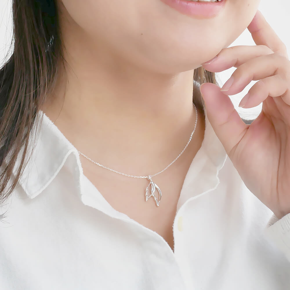 羽デザインネックレス