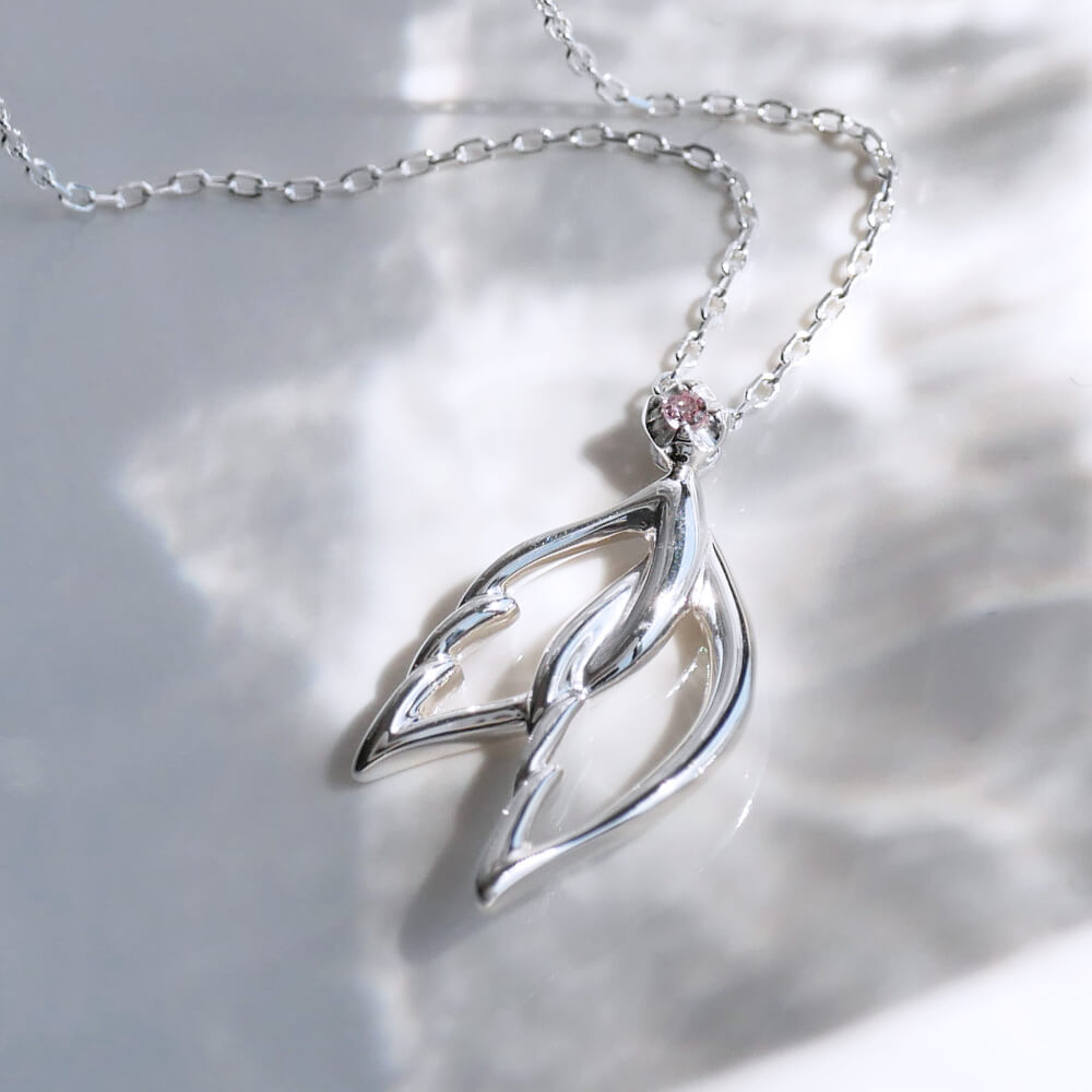 羽デザインネックレス