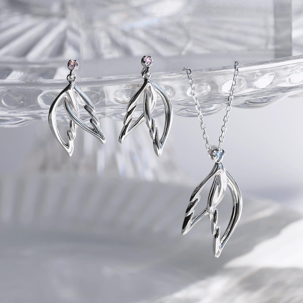 羽デザインネックレス