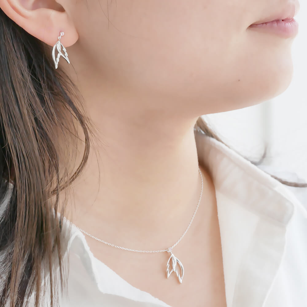 羽デザインネックレス