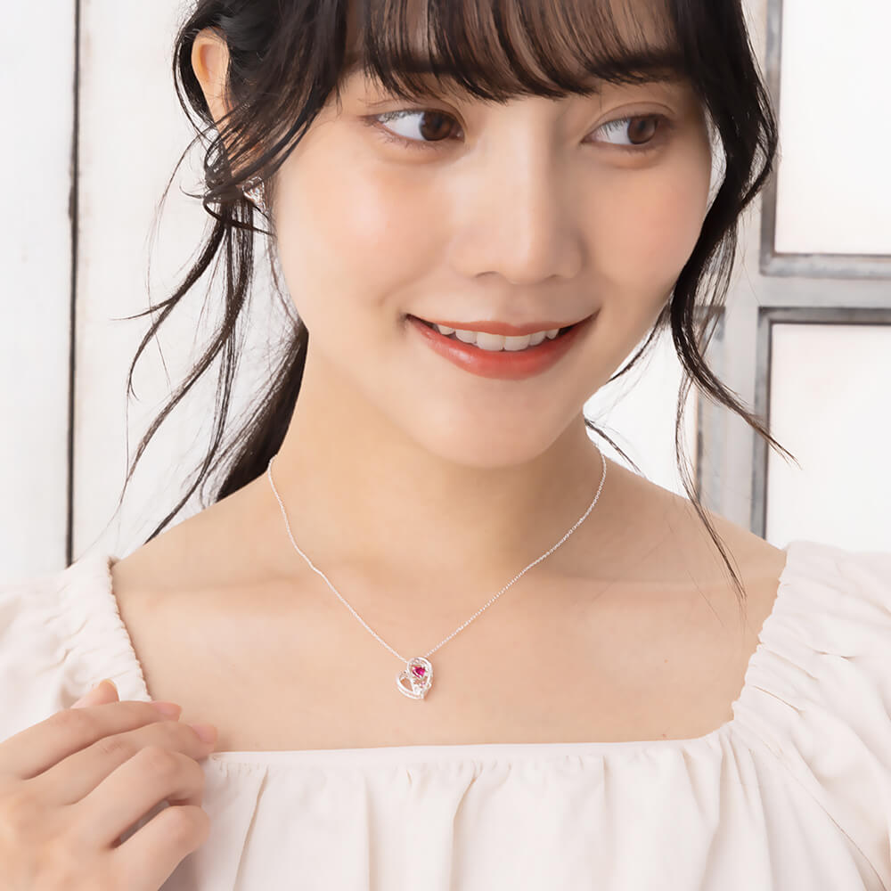 ルビーレッド　ネックレス