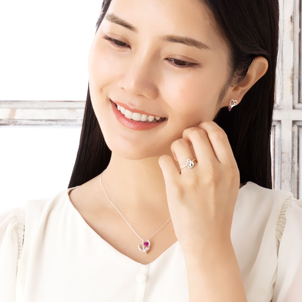 ルビーレッド　ネックレス