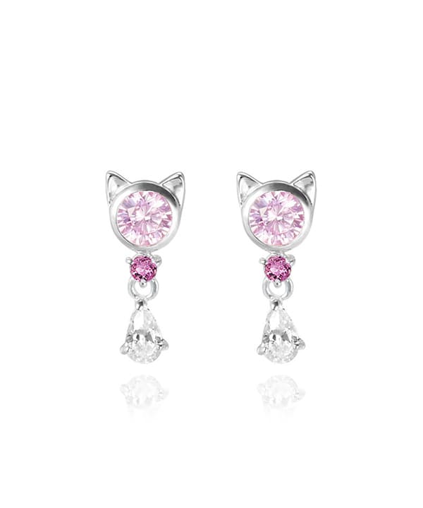 煌めく　猫ピアス
